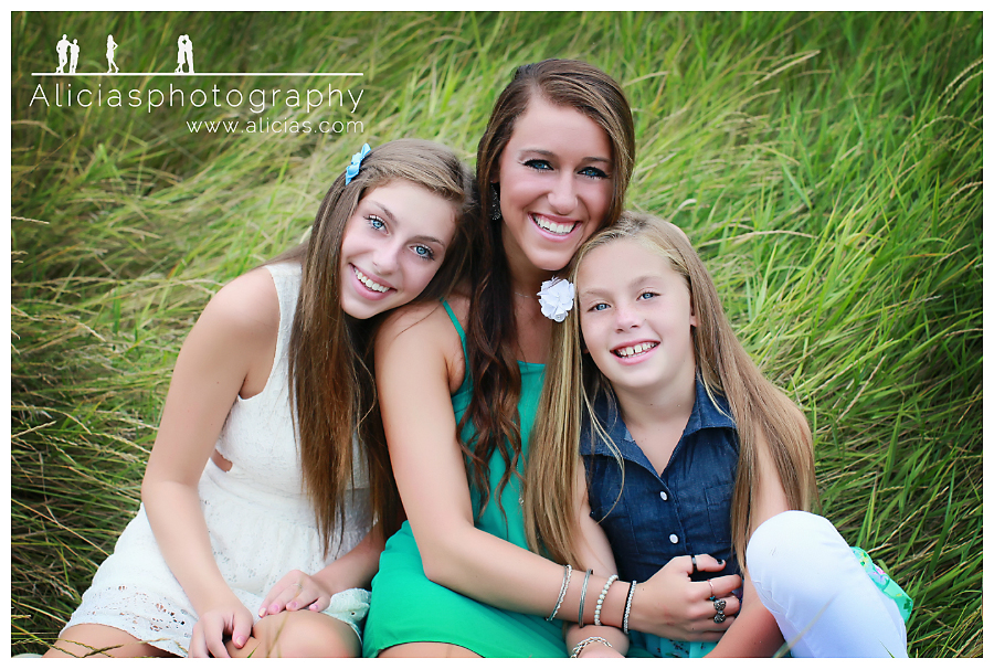 Alicia's Photography shoots family session in Naperville 